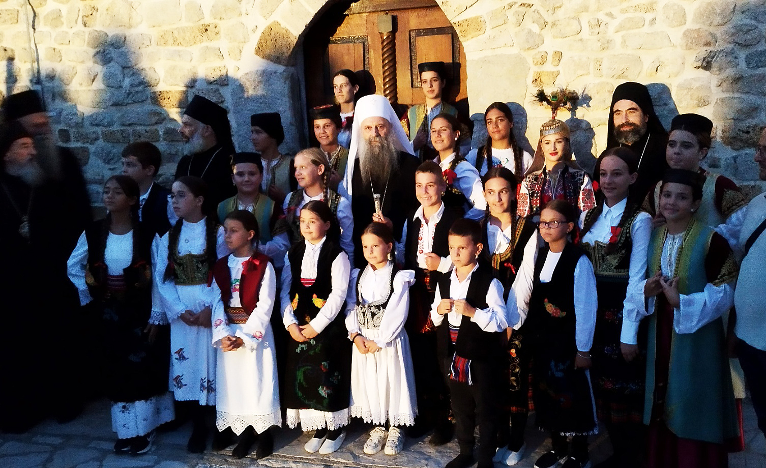 Сербского Патриарха Порфирия торжественно встретили в Джурджеви Ступови