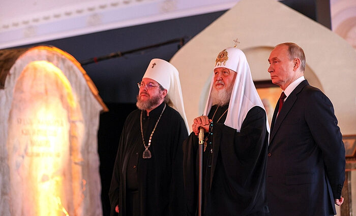 Президент России Владимир Путин и Святейший Патриарх Кирилл посетили выставку-форум «Православная Русь — к Дню народного единства»