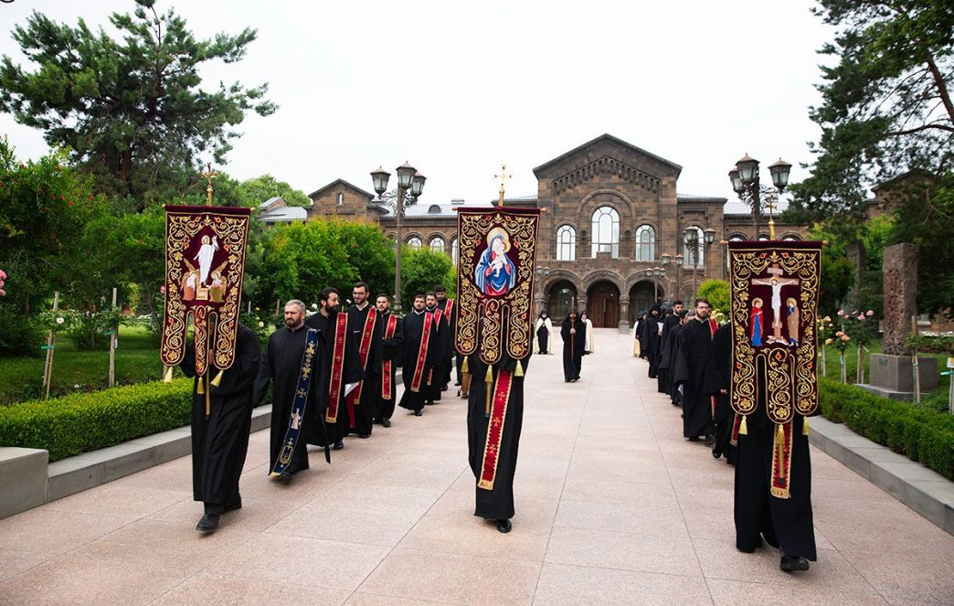 Мощи святого Ованеса Карапета перенесли в монастырь Шогакат