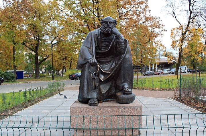 Памятник апостолу Петру в Санкт-Петербурге