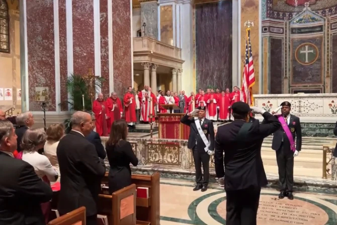 Вашингтонская архиепархия празднует ежегодную Красную мессу в преддверии окончания срока полномочий Верховного суда