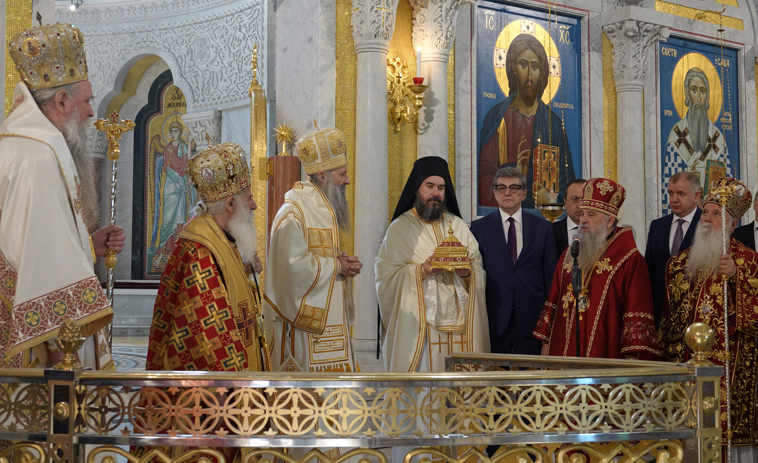 Соборная литургия в церкви Св. Саввы на Врачаре