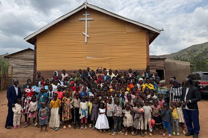 Патриарший экзарх Африки крестил более ста человек в городе Рубааре в Уганде