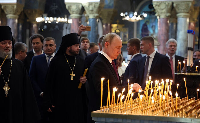 Владимир Путин посетил Морской собор в Кронштадте