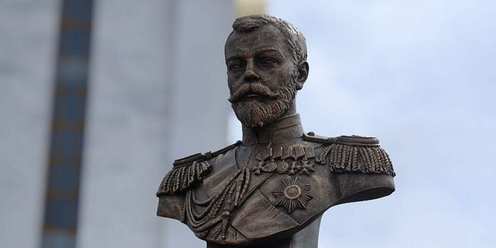 В Южно-Сахалинске установлен памятник императору Николаю II