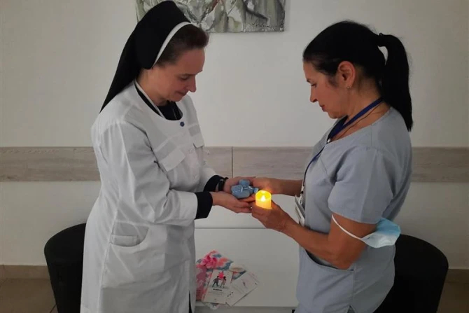 Поддержка до конца: Религиозная сестра оказывает паллиативную помощь нерожденным детям в Украине