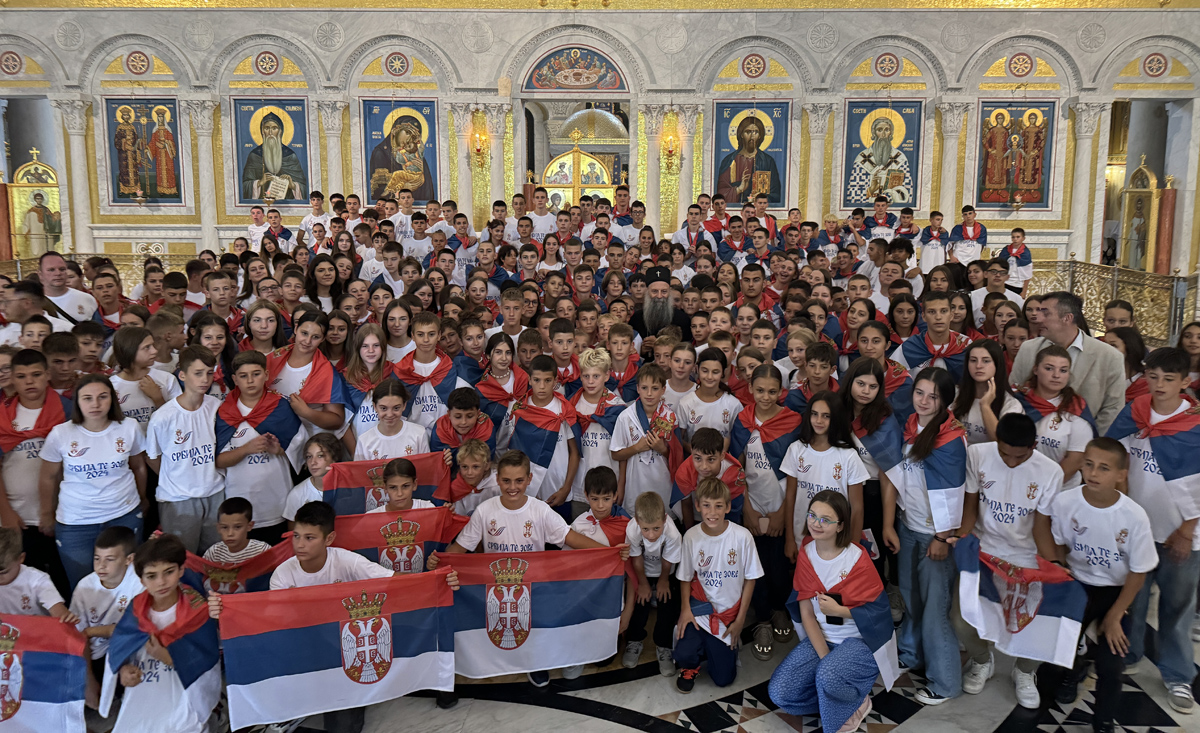Сербский Патриарх Порфирий принял юных спортсменов в храме Святого Саввы