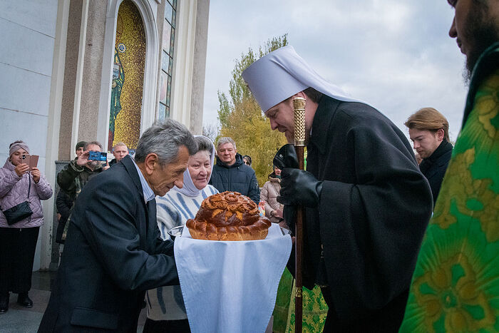 Митрополит Владимир совершил первое богослужение в Донецкой епархии