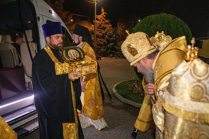 Состоялось принесение ковчега с мощами святителя Тихона в Элистинскую епархию