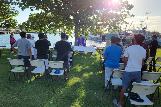 Служение моряков на Гавайях приносит пастырскую помощь "невидимым" рыбакам острова