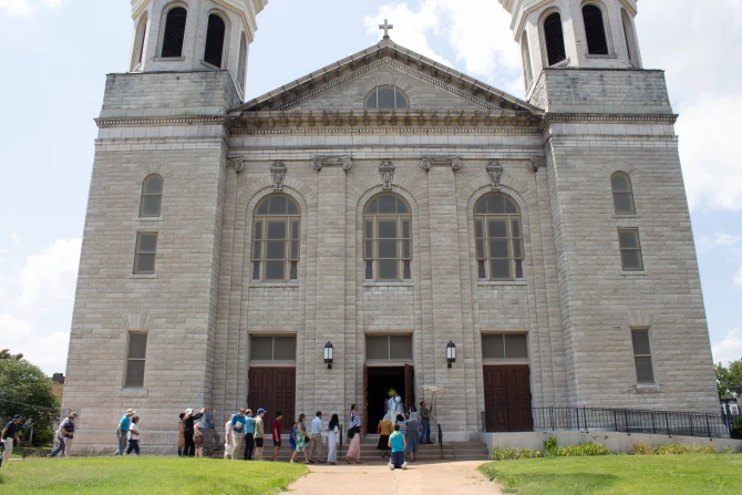 Архиепархия Сент-Луиса отвергает комментарии пастора, выступающего против запрета на лечение трансгендеров