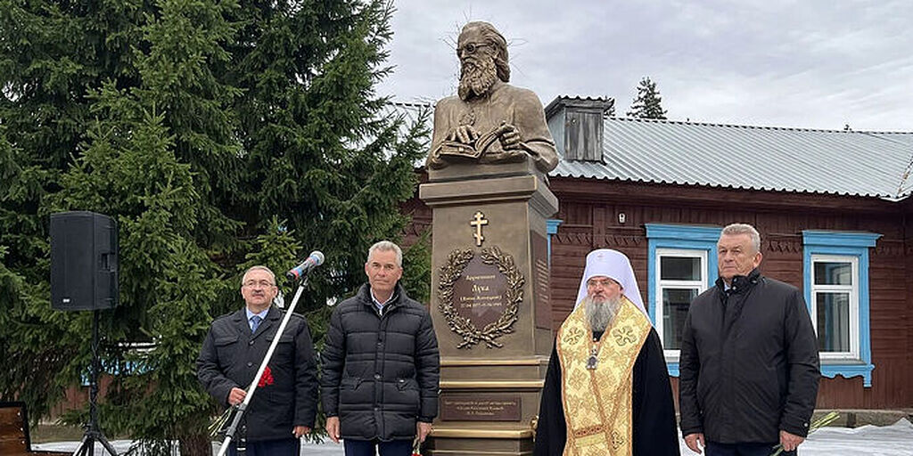 Глава Красноярской митрополии освятил памятник святителю Луке (Войно-Ясенецкому) в поселке Большая Мурта