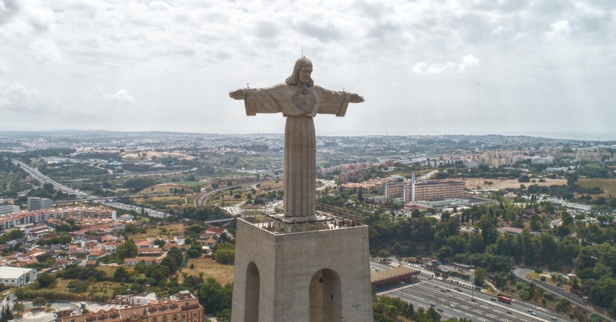 Cristo Rei: монумент Христа Царя в Алмаде, Португалия