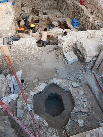 Во Франции обнаружены руины 1500-летнего собора с полностью сохранившимся баптистерием