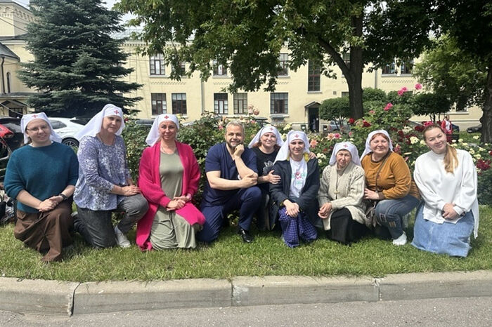 Больница святителя Алексия организовала стажировку сестер милосердия из Макеевки