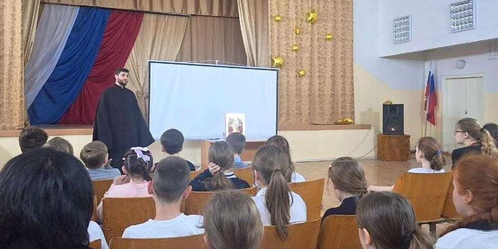 В Донецкой епархии прошли просветительские встречи с учащимися общеобразовательных школ в преддверии Светлой Пасхи