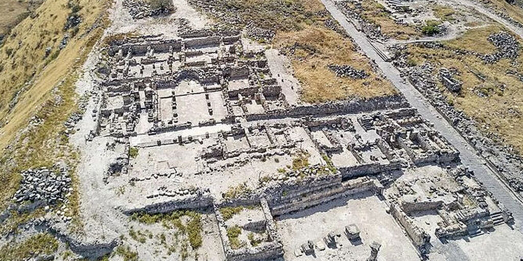 Израиль: в древнем городе Гиппос на руинах собора обнаружен уникальный 1400-летний артефакт