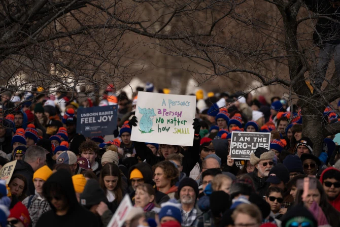 ФОТОГРАФИИ: Тысячи людей присоединяются к Маршу за жизнь, а сторонники здорового образа жизни рассказывают о своих "почему