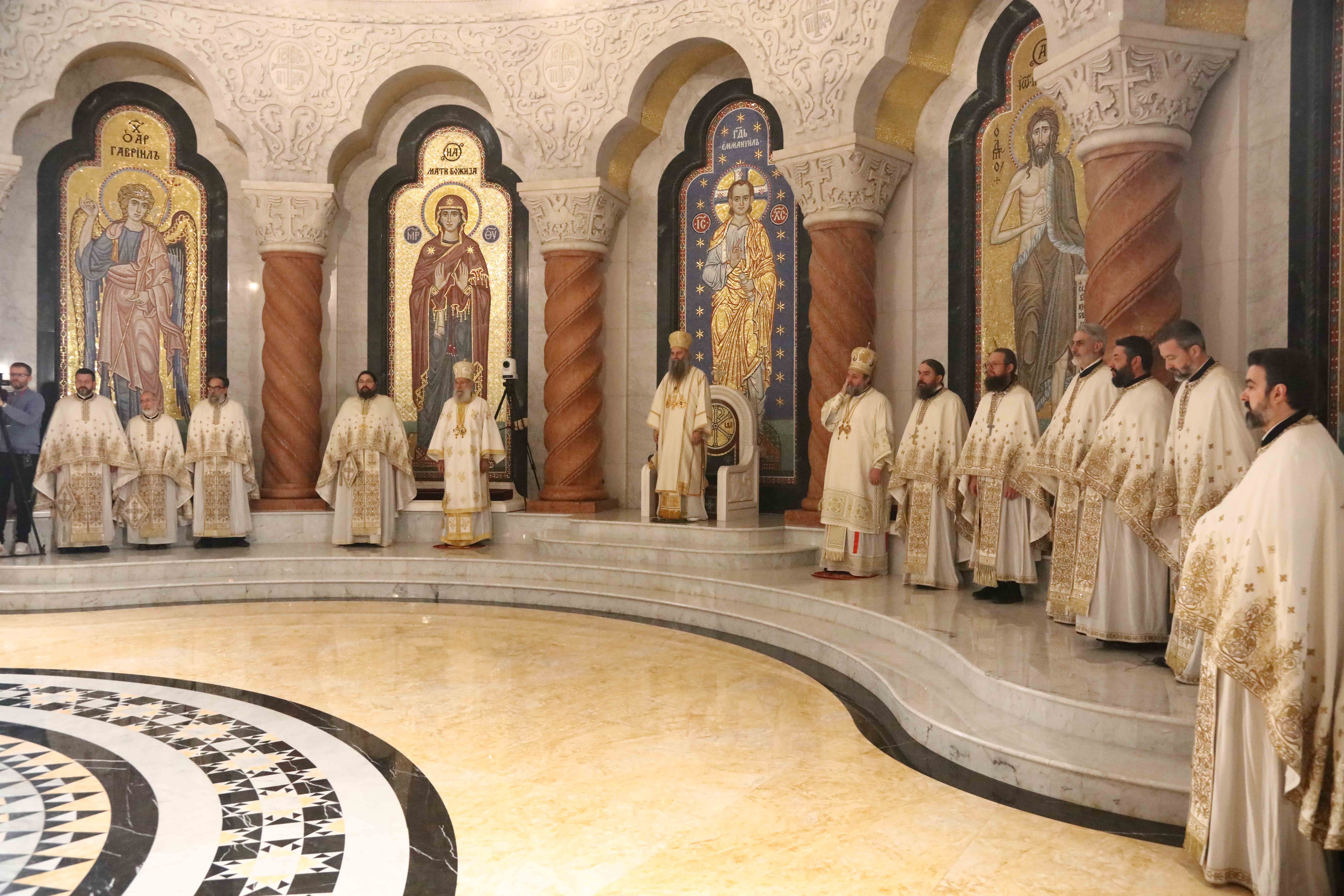 В православное воскресенье Патриарх Порфирий совершил богослужение в храме Святого Саввы на Врачаре