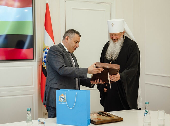 Митрополит Вятский и Слободской Марк посетил Курск с гуманитарной миссией