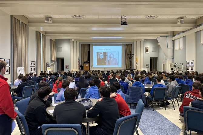 Католическое научное мероприятие, посвященное "пастырской проблеме" среди молодежи