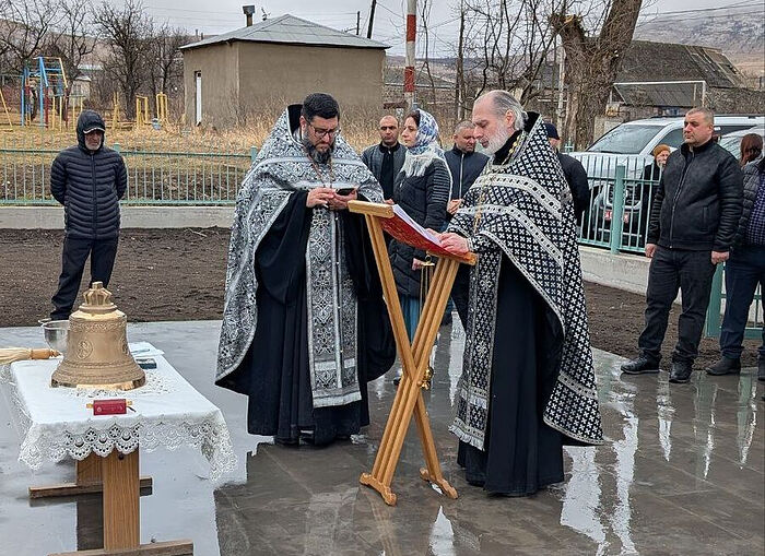 В армянском селе Амракиц освятили колокола для восстановленного храма свт. Николая