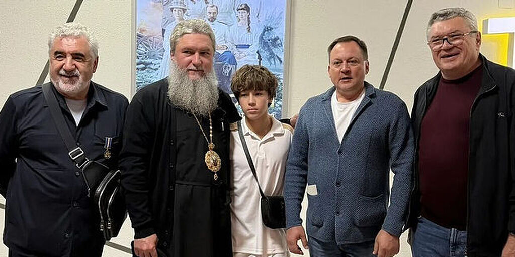 Митрополит Евгений посетил премьеру фильма «Романовы: преданность и предательство»