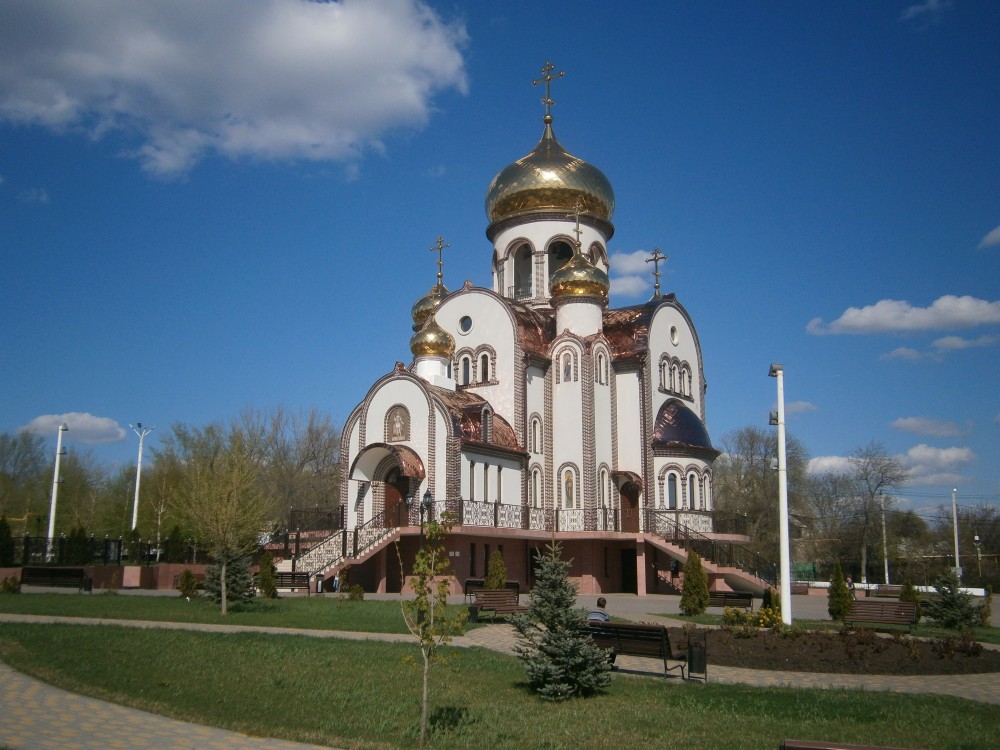 Поселок шолоховский. Храм в п. Шолоховском белокалитвинский район. Церковь Виктора Никомидийского Шолоховский. Храм в Шолоховке Ростовская область. Поселок Шолоховский белокалитвинский район.