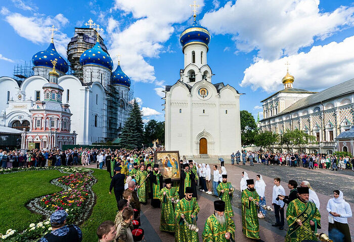 Святейший Патриарх Кирилл возглавил принесение иконы Святой Троицы в Троице-Сергиеву лавру