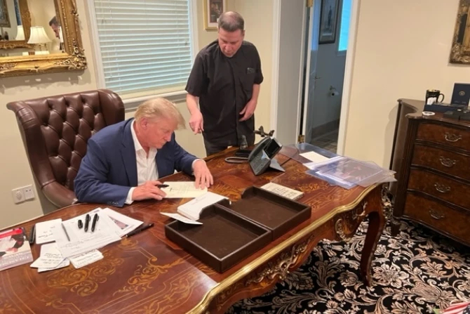 Бруклинский священник будет молиться на инаугурации после "маловероятной" дружбы с президентом Трампом