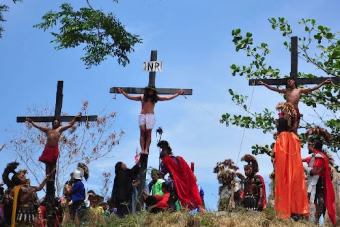 Вера на улицах: Спектакли Страстной недели на Филиппинах изображают страсти Иисуса Христа