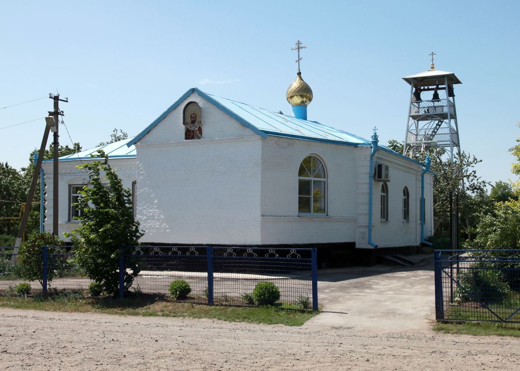 Крым ростовская. Новониколаевка Азовский район. Храм Новониколаевка Азовский район. Село Новониколаевка Ростовская область Азовский район. Новониколаевский храм Николая Чудотворца.