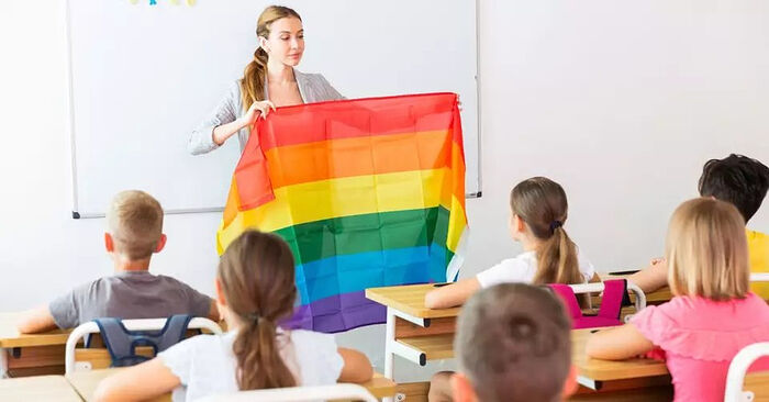 В школах штата Алабама, возможно, обяжут вывешивать 10 заповедей, а также запретят ЛГБТ-флаги и разговоры о гендере