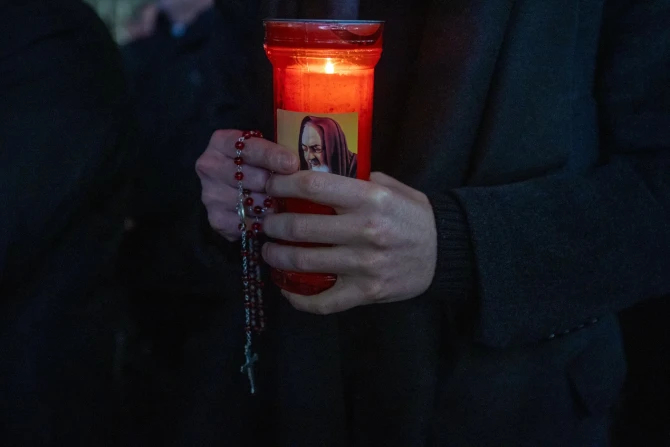 LIVE UPDATES: Папа демонстрирует "небольшое улучшение", хотя ситуация со здоровьем остается сложной