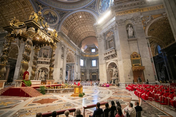 LIVE UPDATES: Кардиналы отслужили шестую Новендиальную мессу