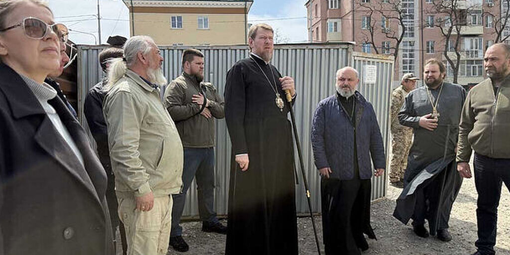 Митрополит Владимир посетил строящийся Свято-Покровский собор в Мариуполе