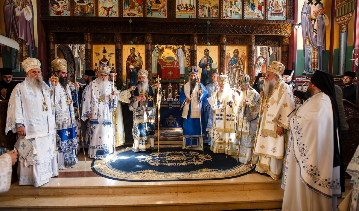 Патриарх Порфирий и архиепископ Стефан совершили богослужение в Покровском монастыре в Джунисе