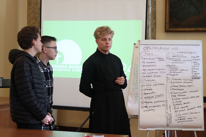 Студенты Калужской духовной семинарии приняли участие в программе «Зеленая волна»