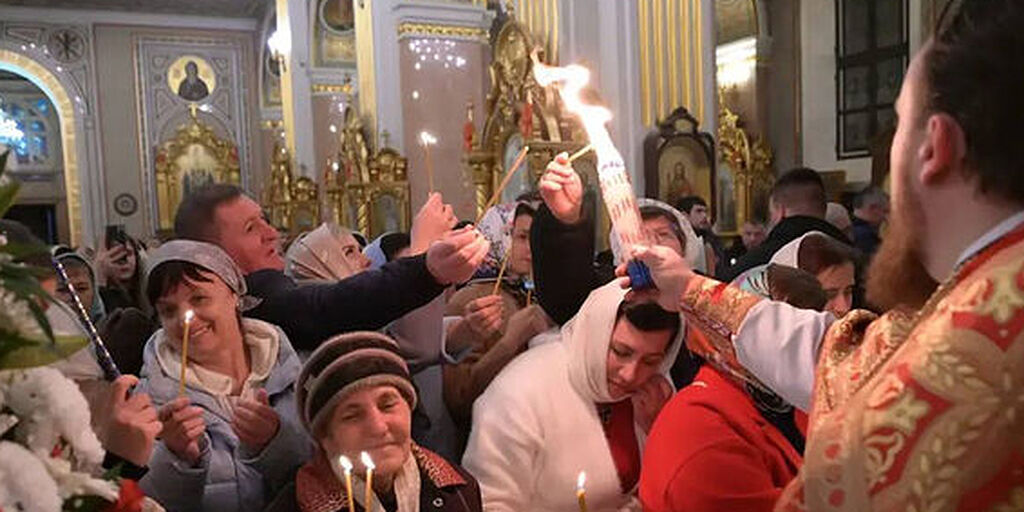 В Пасхальную ночь в Донецк доставлен Благодатный огонь