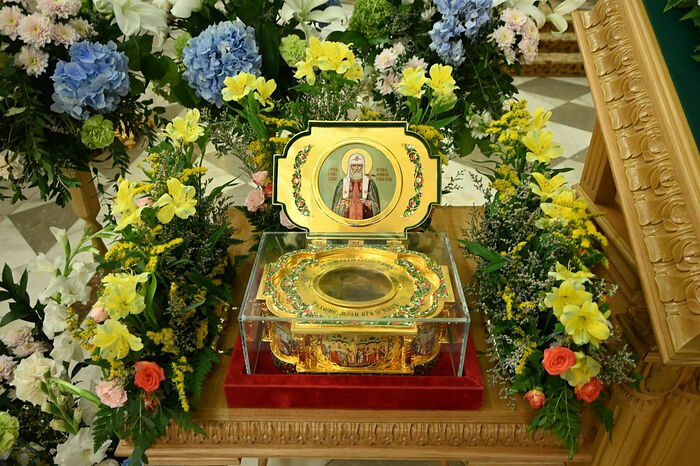 Верующие Приморской митрополии поклонились мощам святителя Тихона, Патриарха Московского и всея России