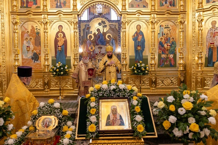 В Сургут принесены мощи святителя Тихона, Патриарха Московского и всея России