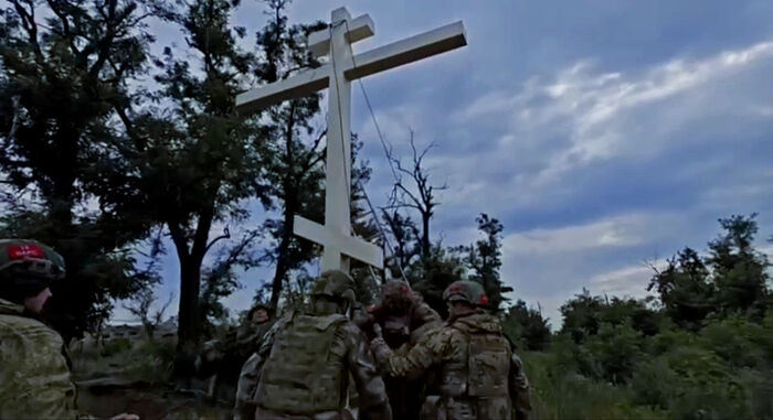 В зоне СВО установили казачий поклонный крест во славу Святой, Единосущной, Животворящей и Нераздельной Троицы