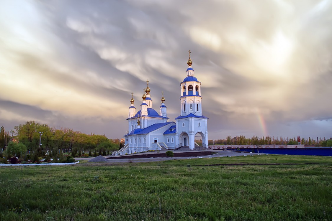 Православные ростовской области. Новошахтинский храм Донской иконы Божьей матери. Храм иконы Божией матери в Новошахтинске. Церковь иконы Божией матери Донская, Новошахтинск. Церковь Покрова Пресвятой Богородицы Новошахтинск.