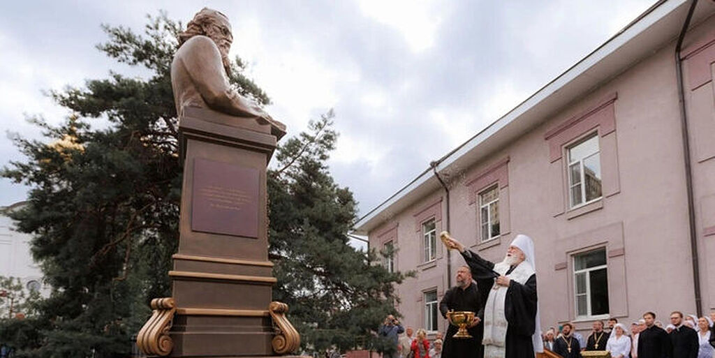 В Жуковском на территории филиала больницы святителя Алексия открыли памятник святителю Луке Крымскому