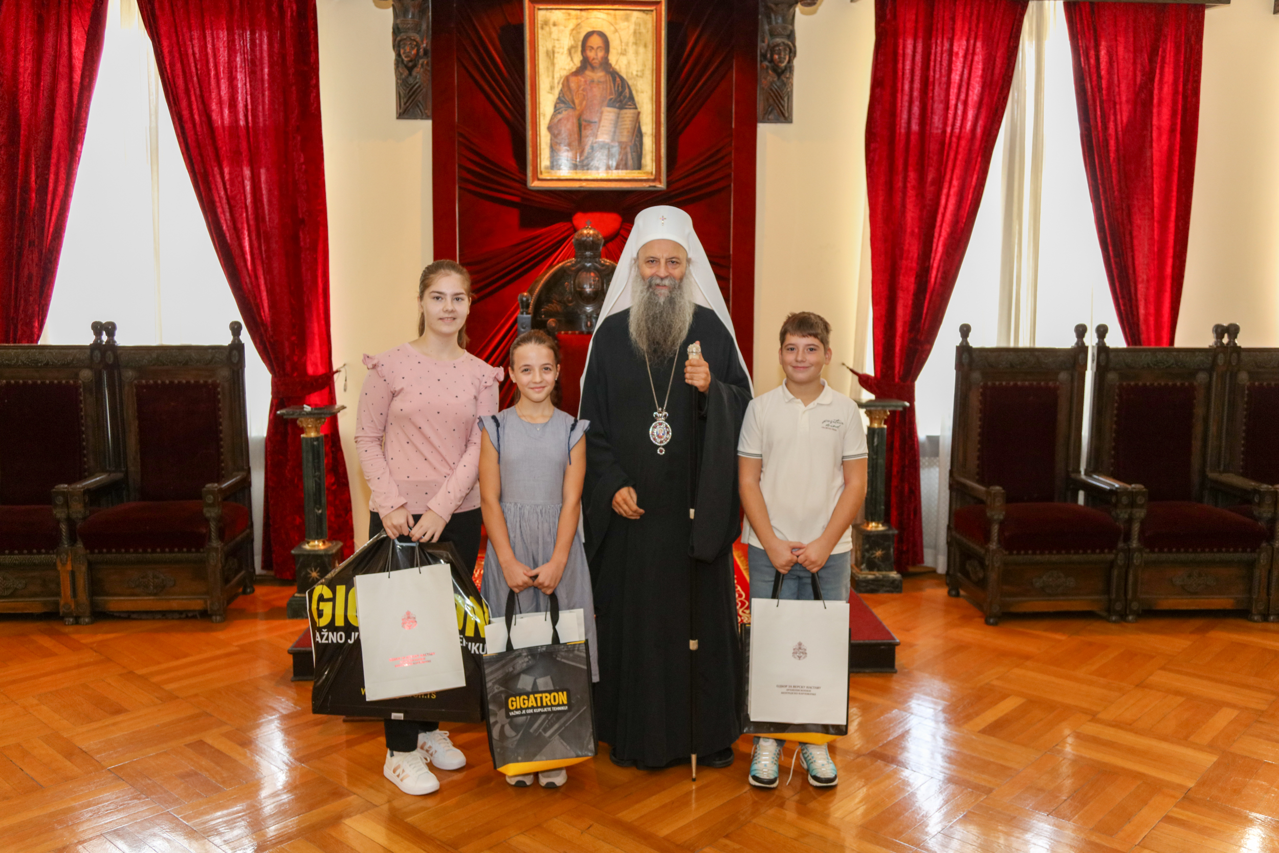 Патриарх Порфирий вручил призы победителям конкурса «Колокол Святого Саввы»