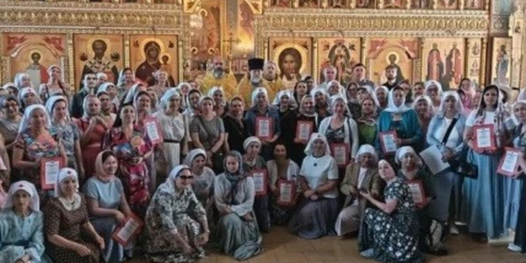 Председатель Синодального отдела по благотворительности встретился с добровольцами, помогающими в госпиталях