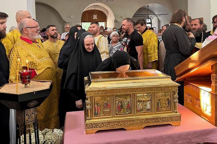 15 августа в Алексеевский монастырь привезут самую большую в России частицу мощей Святителя Николая