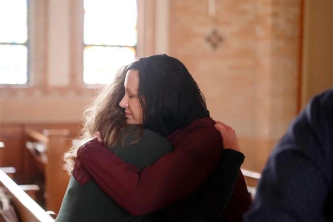 День памяти о потерях беременных и младенцев: как два служения помогают горюющим семьям