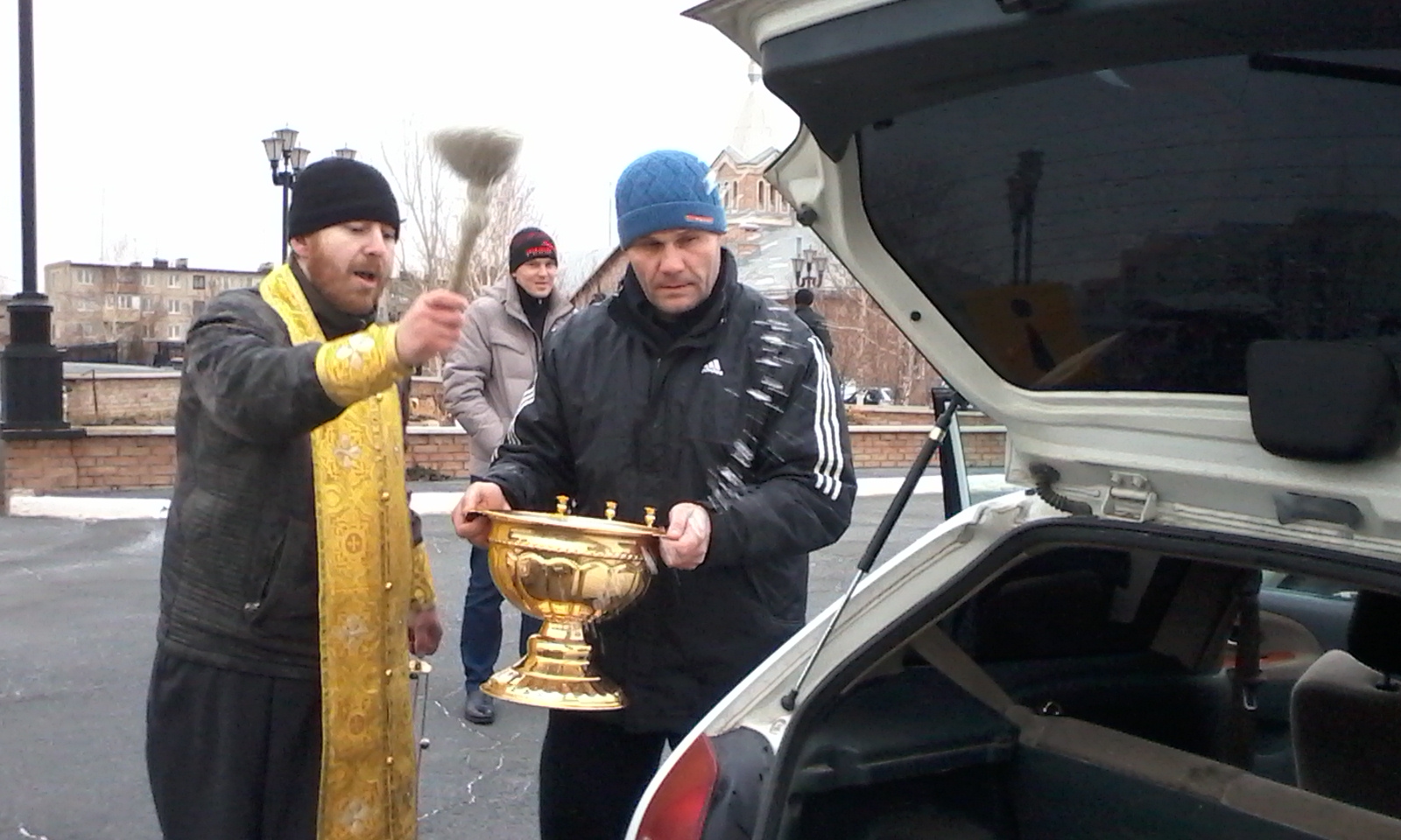 Как и зачем освящают автомобили