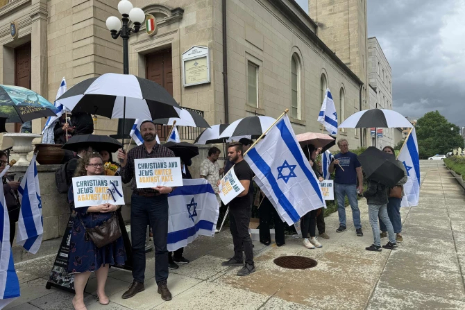 Католики проявляют солидарность после теракта, в результате которого погибли 2 израильских чиновника в Вашингтоне